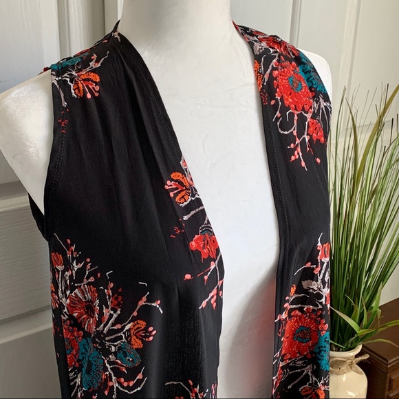 NWT LULAROE long printed blouse/tunic - Picture 2 of 7